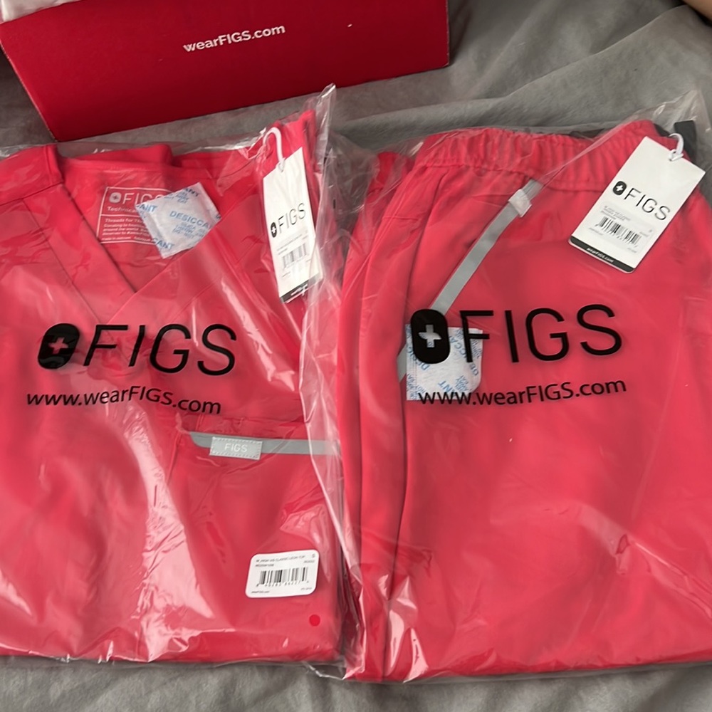 FIGS Men’s Red Leon classic top and Tansen jogger set. “HIGH VIS”
